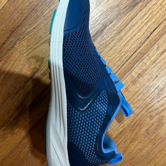 Vionic Reign slip on sneakers 7.5 wide - Picture 3 of 5